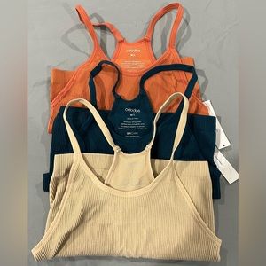 ODODOS Women's Crop 3-Pack Seamless Rib-Knit Camisole Crop Tank Top